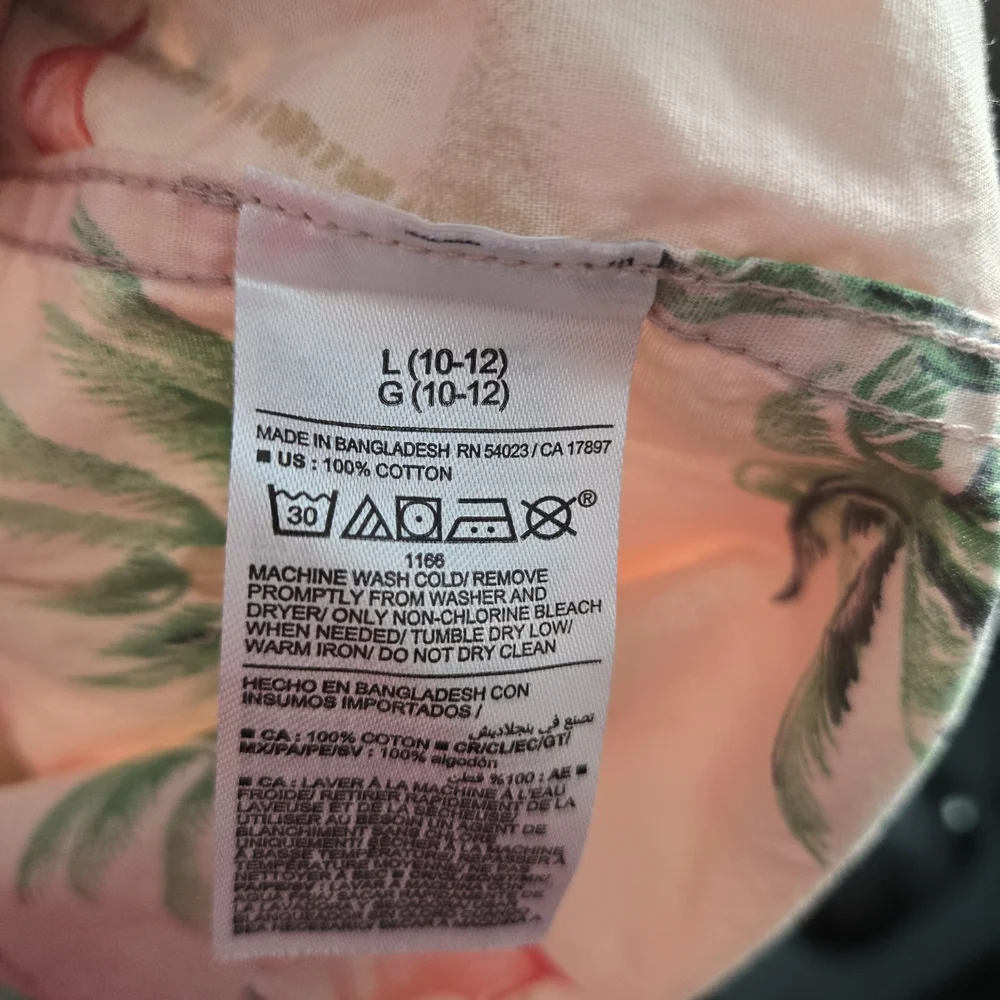 Old Navy Boys Pink Flamingo Palm Tree Short Sleeve Poplin Button Shirt‎ Large